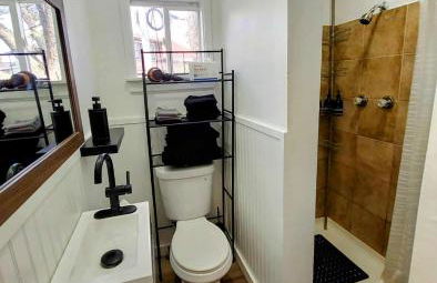 The Victorian House - Photo 18