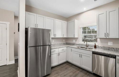 Modern 8BR 8BA Condo w Garage and Patio - Foto 3