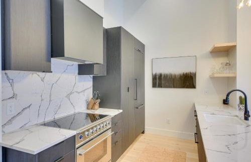 Luxe Schweitzer Condo with Hot Tub Ski-InandSki-Out! - Foto 8