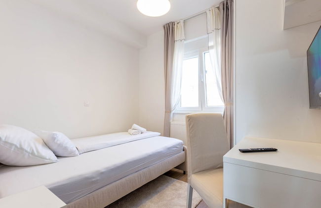 Exquisite Prestige Luxury Apartments With Shared Pool - Photo 12