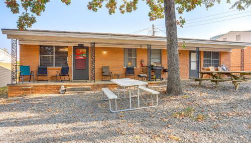 Shared Dock and Yard Greers Ferry Lake Home! - Foto 2