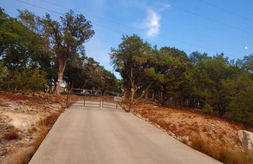 Hill Country Hangar with hottub, 7 minutes from the river and lake - Foto 67