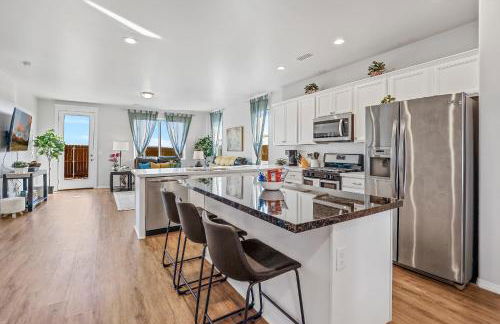 Beautiful Newly Built Home with Central AC - Foto 13