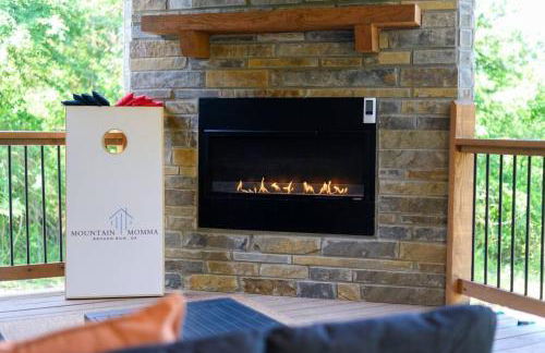 Luxury Winter Cabin! Hot Tub - Fire Pit - Decks - Game Room - Foto 33