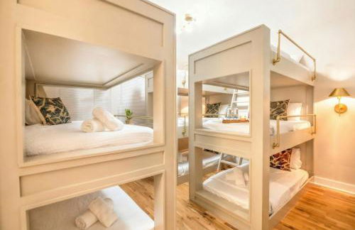 Skyline Views with Double Rooftop Deck & Game Room - Foto 26