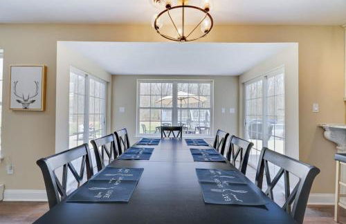 Luxe Lrg Pocono House for 18 Hot Tub/Gameroom/Pool - Foto 8