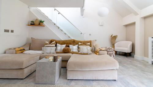 Lux Two Bedroom Home & Terrace in Stamford Centre - Foto 3