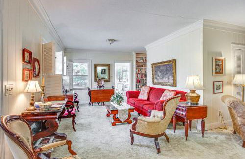 Central and Ornate Sewanee Home with Screened-In Porch - Foto 3