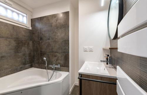 AMJA Proche clinique Saint-Roch apt 3 chambres 3 salles de bain parking gratuit idéal famille groupe coworking 10 min centre ville 10 min plage 5 min sortie autoroute - Foto 7