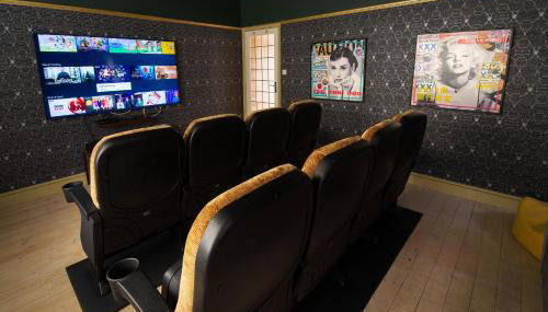 Deluxe 4 or 5 Bed House with Hot Tub, Cinema Room Sleeps 15 - Foto 3