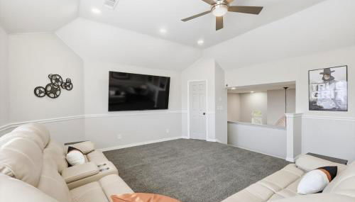 Luxury Backyard Pool & Patio Oasis 4-BD - Foto 5