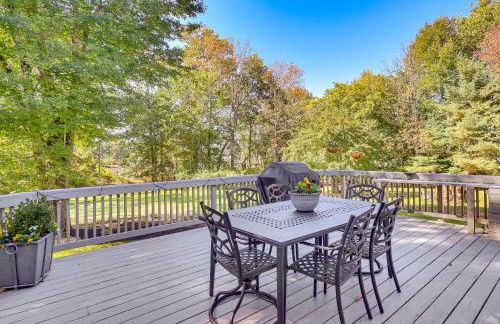 Spacious Fanwood Home with Decks, Walk to Park! - Foto 3