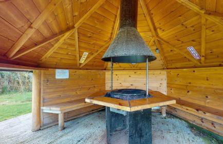 Cozy Winter Hot Tent With Log Burner, Tv & Hot tub - Foto 18
