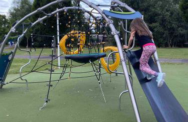 Cheerful 4-bedroom house with multiple car parking - Foto 44