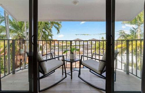 April Sale! 4 BR - Private Pool, Grill, Soaking Tub, Near Coral Gables & MIA Airport - Photo 8