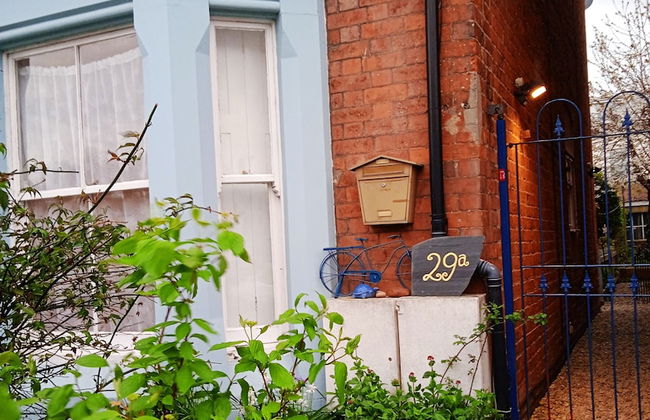 Captivating 2-bed Hideaway Apartment in Gloucester - Foto 1