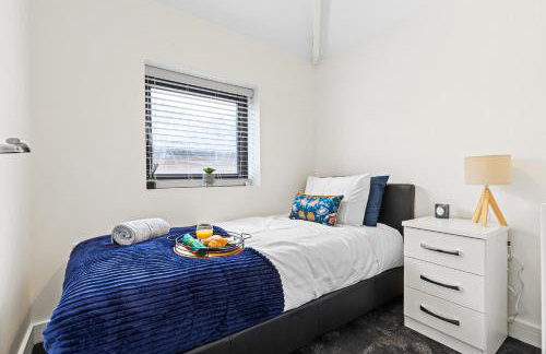 Walsall - 4 Bedroom House, Wi-Fi, Garden , Sleeps 8 - JRR Stays - Foto 7
