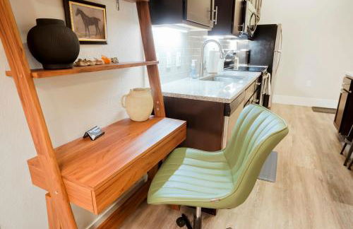 Unbeatable Location Golden Condo - Walk Everywhere - Photo 7