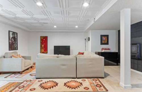 Relaxing River Retreat Near Moms Beach with Patio - Foto 35