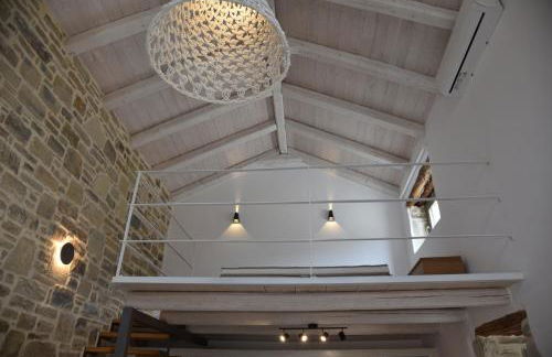 LAINI LUXURY SUITES - Photo 9