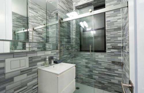 Elegant Central Park Suite - 4 Bedroom Self Check-In - Photo 14