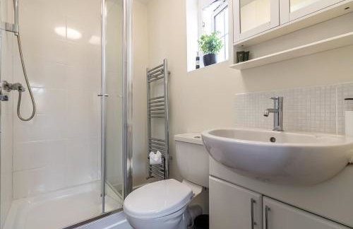 Modern & comfy 4 bedrooms Corby house free parking - Foto 15