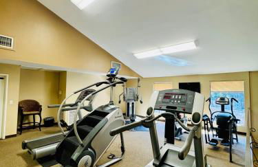 Luxury Pool View Spa Suite-Massage Chair-Steam Sauna-Welcome Champagne ! - Foto 15