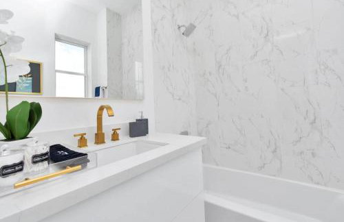 The Suite Spot! Downtown Skyline Views! Sleeps 12 - Foto 49