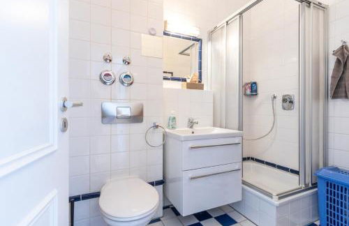 Privates Apartment mit Bad, Küche, Sofa & Balkon - Foto 12