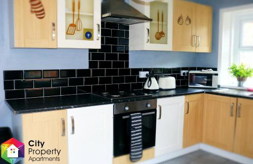 Newcastle CITY APT35,FREE STREET PARKING,4 BEDROOM HOUSE,8 SINGLE BEDS,FULL KITCHEN,ALL ROOMS WITH TVs,NETFLIX - Photo 33