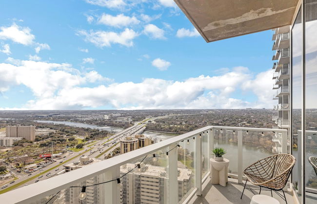 High Rise Luxury Condo With Lake & City Views - Foto 28