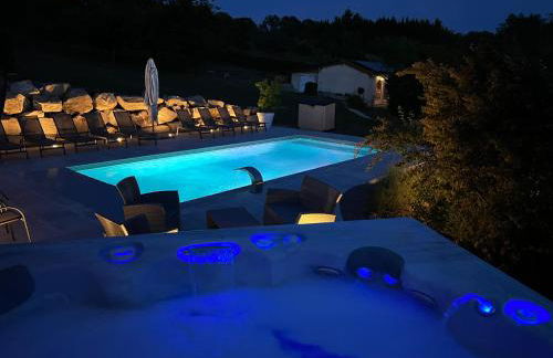 La Villa en Loire, avec Jacuzzi 6 places, Piscine chauffée, boulodrome, salle de jeu, 6 Chambres, vue Loire, 350M2 - Foto 70