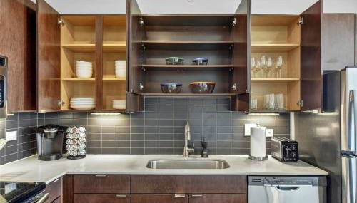 2BR Airy Getaway Near Downtown Pool Gym - Foto 5