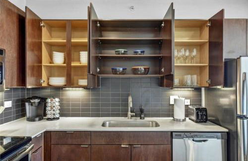 2BR Airy Getaway Near Downtown Pool Gym - Foto 5