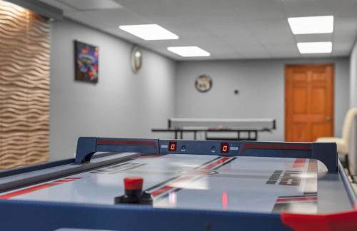 Big Bass Hideaway with Hot Tub - Foto 50