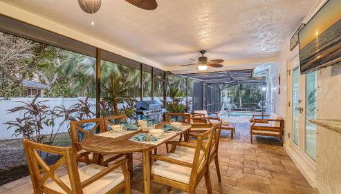 Casa Del Mar - Pet Friendly House on Siesta Key w/ Outdoor Patio & Private Screened-In Heated Pool! - Foto 3