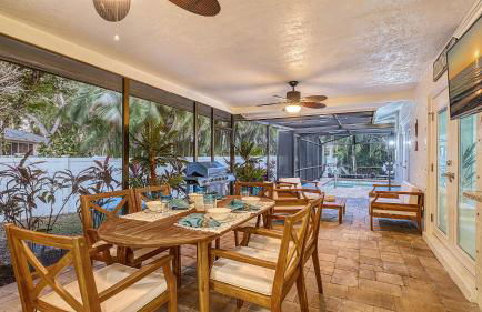 Casa Del Mar - Pet Friendly House on Siesta Key w/ Outdoor Patio & Private Screened-In Heated Pool! - Foto 3