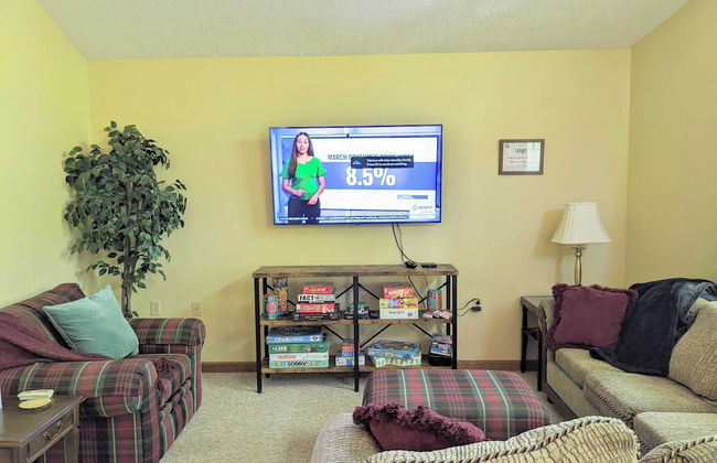 The Bear Foot Lodge by Avantstay Game Room, Deck, Beach/lake Access - Photo 8