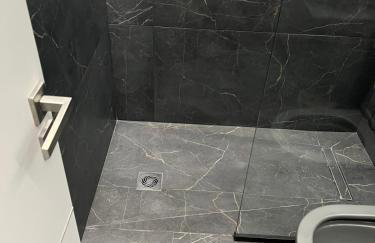 Modern Garden Apartment - City & Mountain View - Foto 2