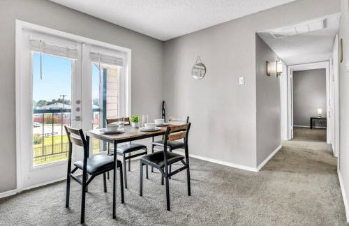 Fresh and Modern 2BR with Gym and Pool - Foto 13