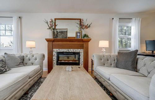 Family Fun on Lake Bemidji! Spacious Home with Yard - Foto 5