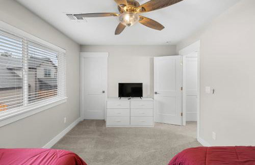 Modern Flagstaff Getaway with Mountain Charm. - Foto 26