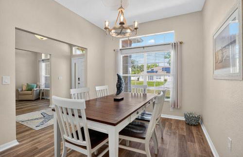 Spacious 4BR Retreat with Heated Pool & Spa home - Foto 24