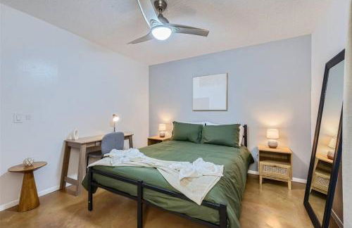2B Getaway - Sleeps 6 - Pool, Pkg - Walk Dtwn - Foto 2
