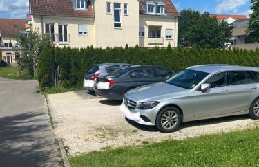 Stilvolles Apartment mit Balkon, Küche & Parkplatz - Waldstetten Zentrum - Foto 49