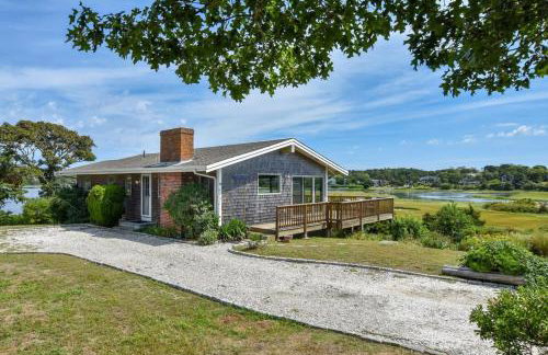 16612 - Stunning Home with Wraparound Deck Views of Bucks Creek and Nantucket Sound - Foto 26