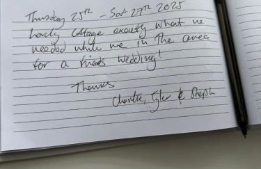 3 Bed Countryside Cottage in Harrogate with free parking and strong wifi - Photo 52