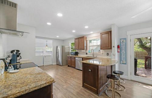 R & R's Reel Paradise 5 minutes to the harbour and 11 miles to the Beach! - Foto 3