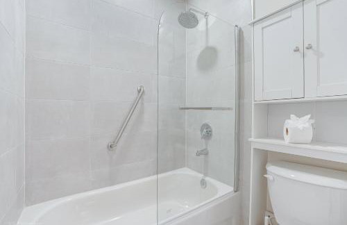 Beachside Bliss, 1BR Condo with Pool at Dania Beach - Foto 19