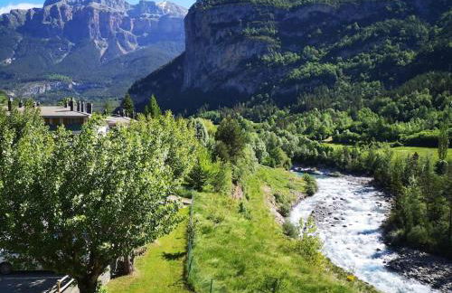 Suite Vistas Únicas a Ordesa y MontePerdido - Piscinas - Barbacoa - Photo 1